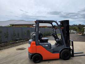Toyota Forklift 1.8T Container Mast  - picture1' - Click to enlarge