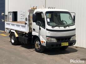 2006 Hino Dutro U305 - picture0' - Click to enlarge