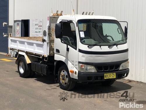 2006 Hino Dutro U305