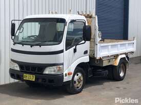 2006 Hino Dutro U305 - picture0' - Click to enlarge