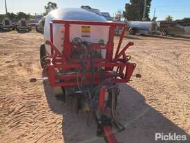 2017 Croplands Weed-It 4000 Single Axle Weed Sprayer Trailer - picture0' - Click to enlarge