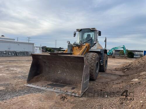 Liebherr L550 IIIA Wheel Loader w Bucket