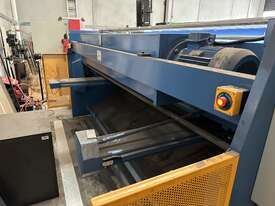 Hydraulic Guillotine. Steelmaster 3200mm x 6.5mm with Ballscrew Back Gauge - picture2' - Click to enlarge