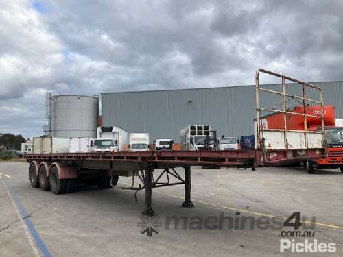 Unknown Tri Axle Flat Top Trailer