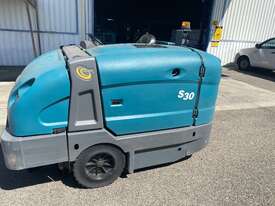 Low Hours S30 Sweeper - picture2' - Click to enlarge