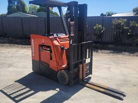 Toyota Forklift 1.6T Electric Container Mast - picture0' - Click to enlarge