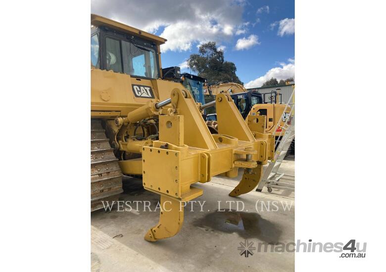 caption CAT D8T Track Type Tractors