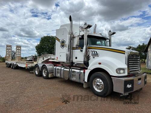 2011 MACK TITAN 6x4 PRIME MOVER + 2001 DRAKE 4x4 F