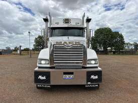 2011 MACK TITAN 6x4 PRIME MOVER + 2001 DRAKE 4x4 F - picture1' - Click to enlarge