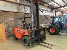 2007 Nissan F04B45UT 2 Stage Forklift - picture0' - Click to enlarge