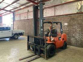 2007 Nissan F04B45UT 2 Stage Forklift - picture1' - Click to enlarge