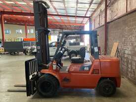 2007 Nissan F04B45UT 2 Stage Forklift - picture2' - Click to enlarge