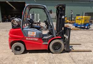 MANITOU 3T LPG Forklift | Side Shift | Fork Positioner
