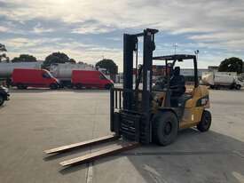 2010 Caterpillar Counter Balance Forklift - picture1' - Click to enlarge