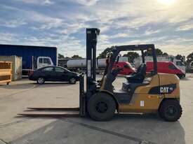 2010 Caterpillar Counter Balance Forklift - picture2' - Click to enlarge