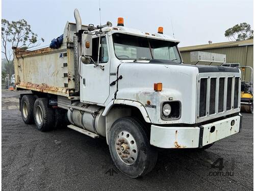 1981 INTERNATIONAL S LINE TIPPER TRUCK