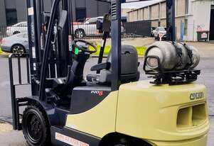 ACTIVE FORKLIFTS - Crown 3.3 Ton LPG Forklift | 6.1m Lift Height | Side Shift Attachment inc.