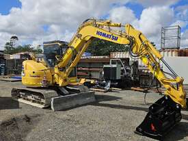 8 tonne excavator - picture0' - Click to enlarge