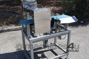 Stainless Conveyor Metal Detector - 245 x 105mm Opening - Safeline