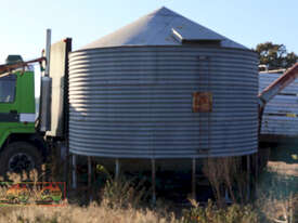 Grain Silo with Auger - picture2' - Click to enlarge