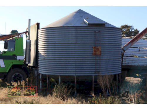Grain Silo with Auger