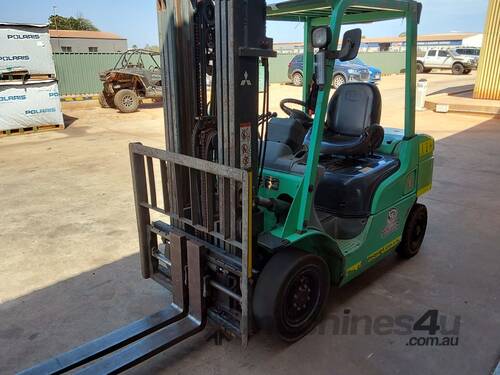 LIFT EQUIPT - 2.5T Mitsubishi Diesel Forklift w/ Container Mast, Side Shift, Fork Positioning, Scale