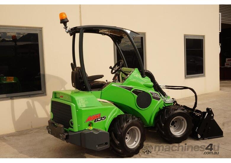 Avant 635 Mini Loader Builder Package