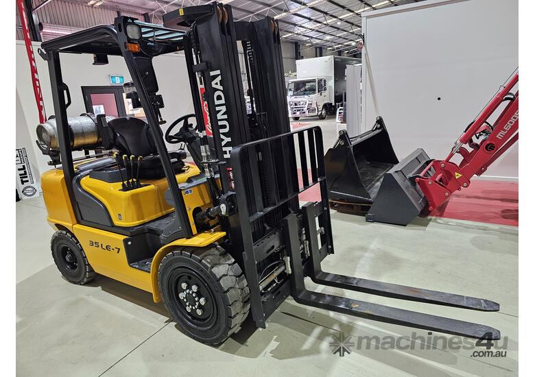 caption 2023 Hyundai 3.5T LPG Forklift with Container Mast & Nissan K25 Engine 50HP!
