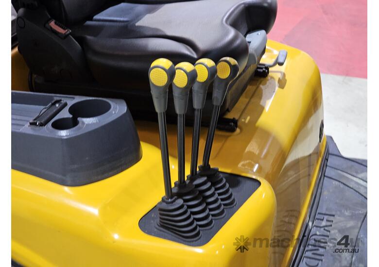 caption 2023 Hyundai 3.5T LPG Forklift with Container Mast & Nissan K25 Engine 50HP!