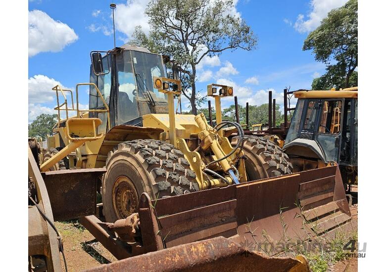 caption 2010 CAT 824G Wheeled Dozer