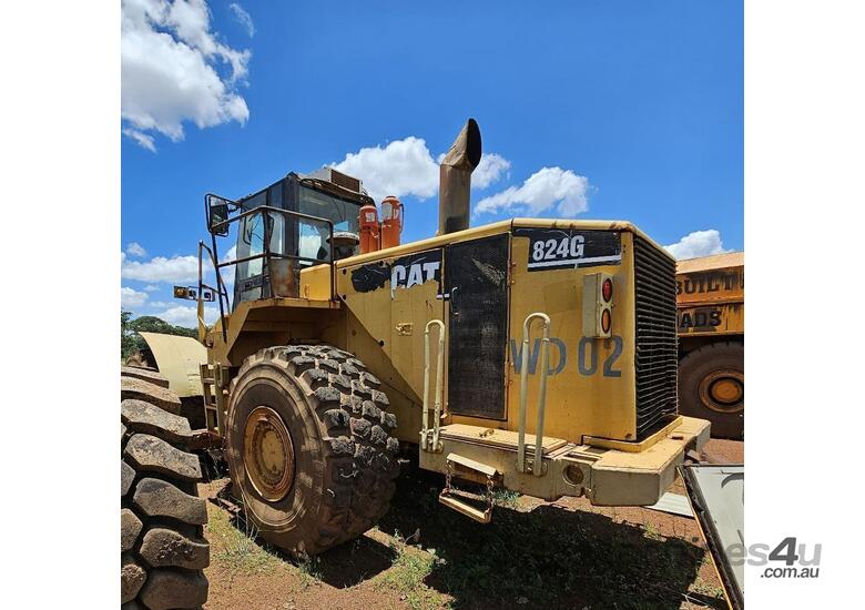 caption 2010 CAT 824G Wheeled Dozer