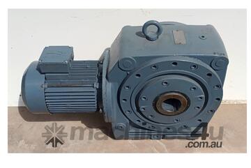 SEW Eurodrive 4 kW Reduction Drive Output Rpm : 8.5 Ratio 166.19