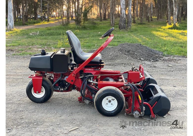 caption Toro Greensmaster 3050 Golf Greens mower Lawn Equipment