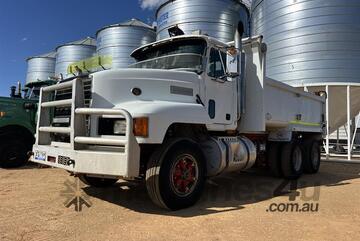 1996 Mack CHR 6x4 Tipper