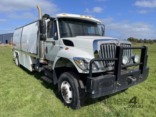 2012 International 7400 Workstar Service Body