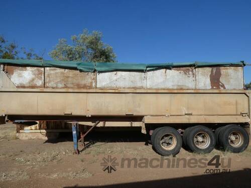 BOBCAT TRI AXLE TIPPER