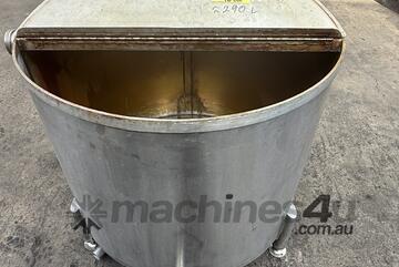 290L Stainless Steel holding tank vessel BSM fittings 3 legs level sensor