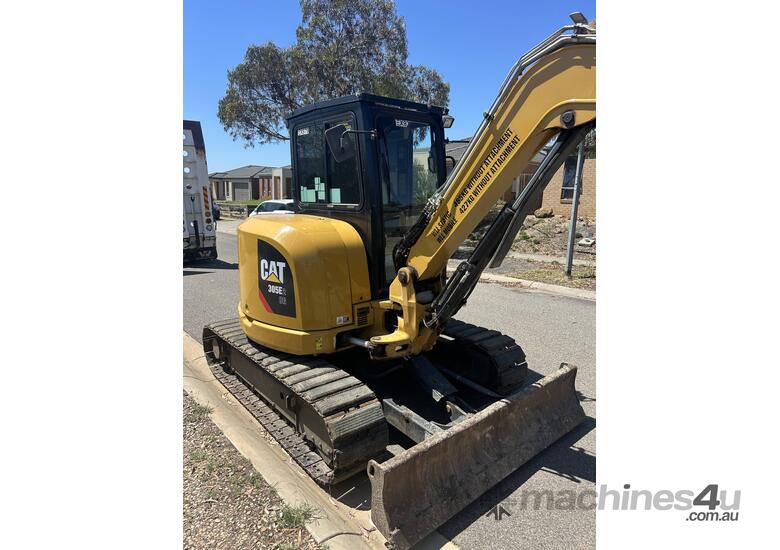 caption CATERPILLAR 305E2 EXCAVATOR