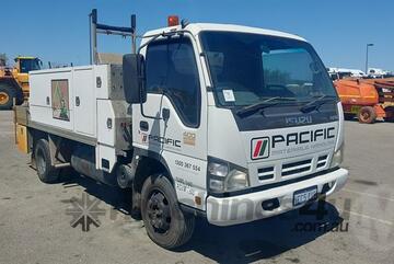 Isuzu   NPR400