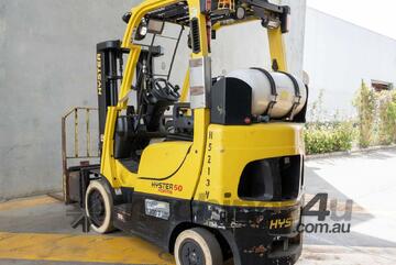Hyster 2.27T CNG counterbalance forklift. Hyster 2.27T CNG counterbalance forklift.