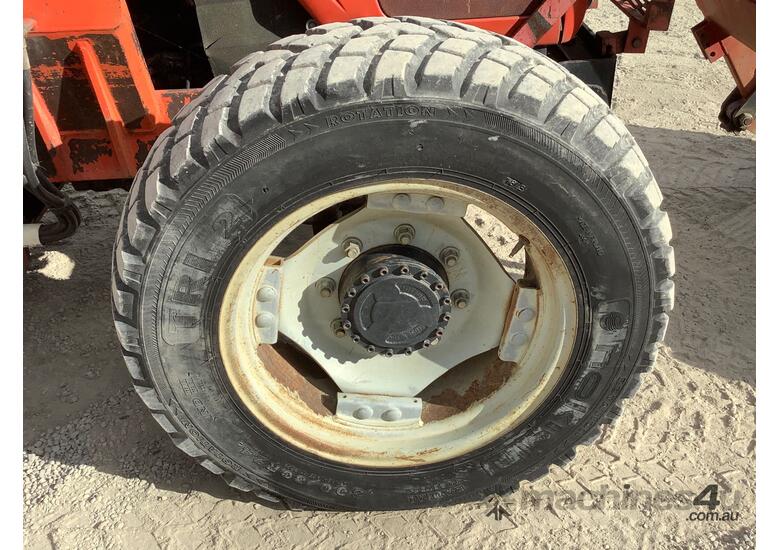 caption 2008 Massey Ferguson 4235 4WD Tractor / Loader