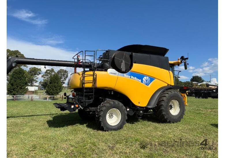 caption New Holland 2011 Cr 9080 class 9 combine
