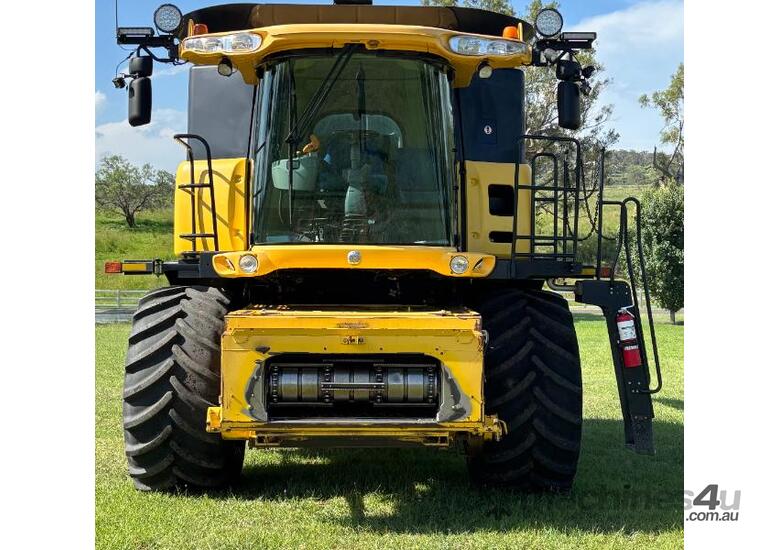 caption New Holland 2011 Cr 9080 class 9 combine