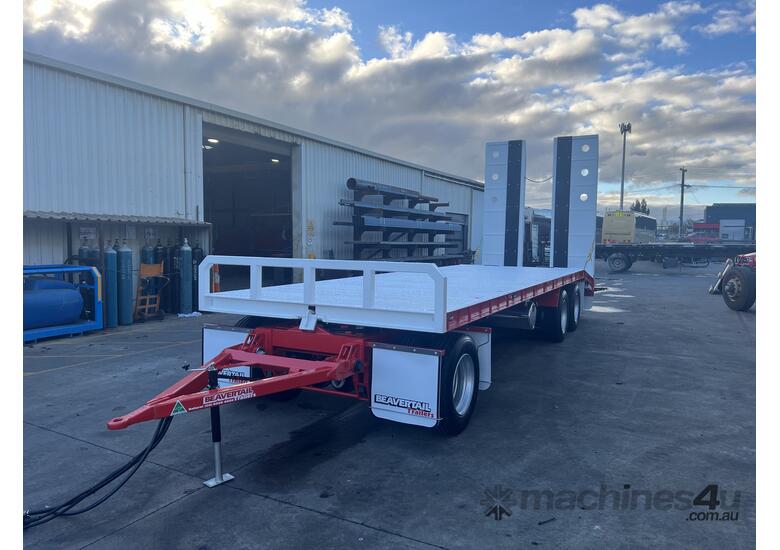 2025 BEAVERTAIL 3 AXLE DOG TRAILER