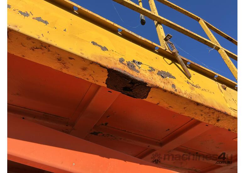 caption 1998 Snorkel SLH3284HD Scissor Lift