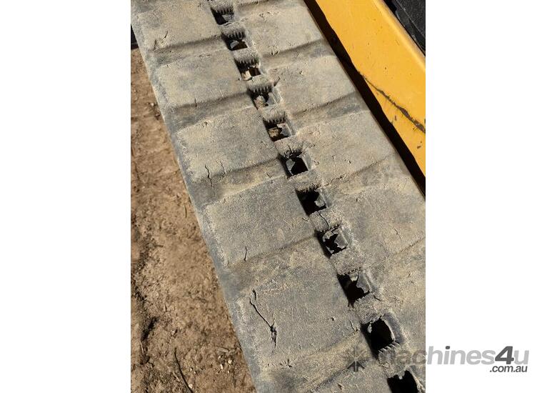 caption CAT 289D2 Skid Steer