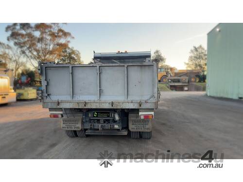 caption 2010 Mitsubishi Fuso Fighter 600 Tipper