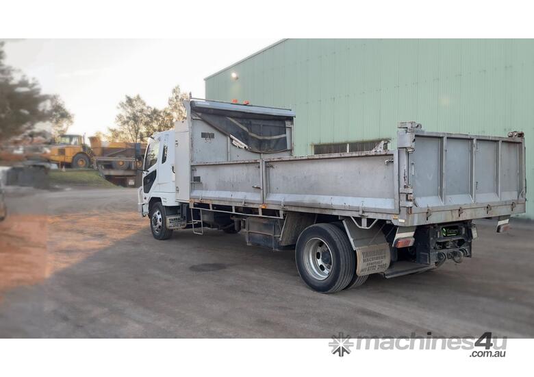 caption 2010 Mitsubishi Fuso Fighter 600 Tipper