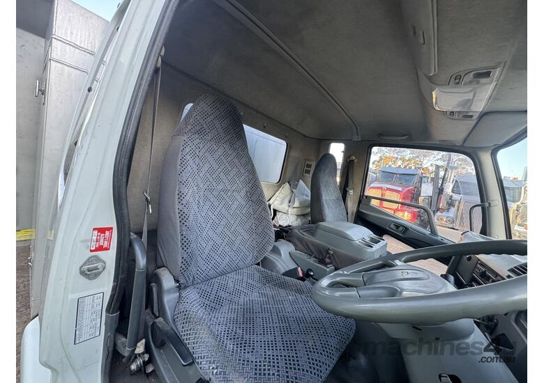 caption 2010 Mitsubishi Fuso Fighter 600 Tipper