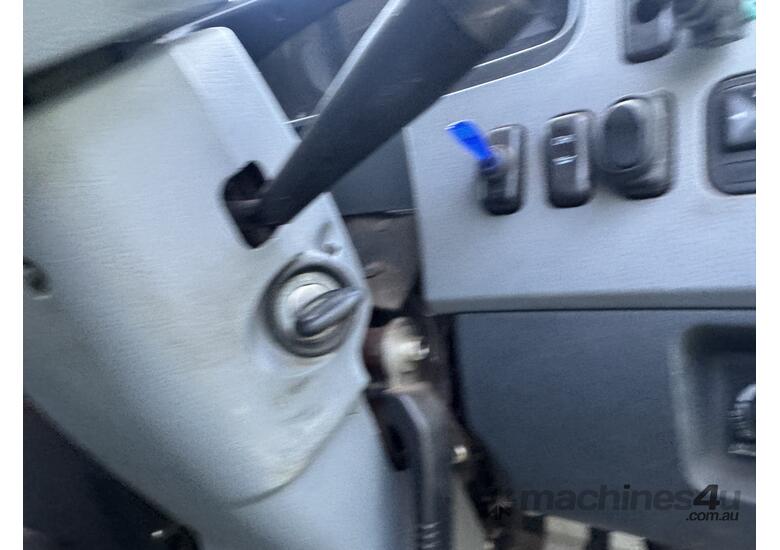 caption 2010 Mitsubishi Fuso Fighter 600 Tipper